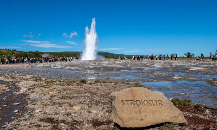 From Reykjavík: Full-day Golden Circle & Horse Riding Tour - Thingvellir National Park: seeing plate tectonics with a guide