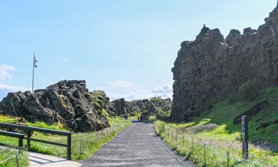 From Reykjavík: Full-day Golden Circle & Horse Riding Tour - Kerið crater and lake: a breather if timing allows