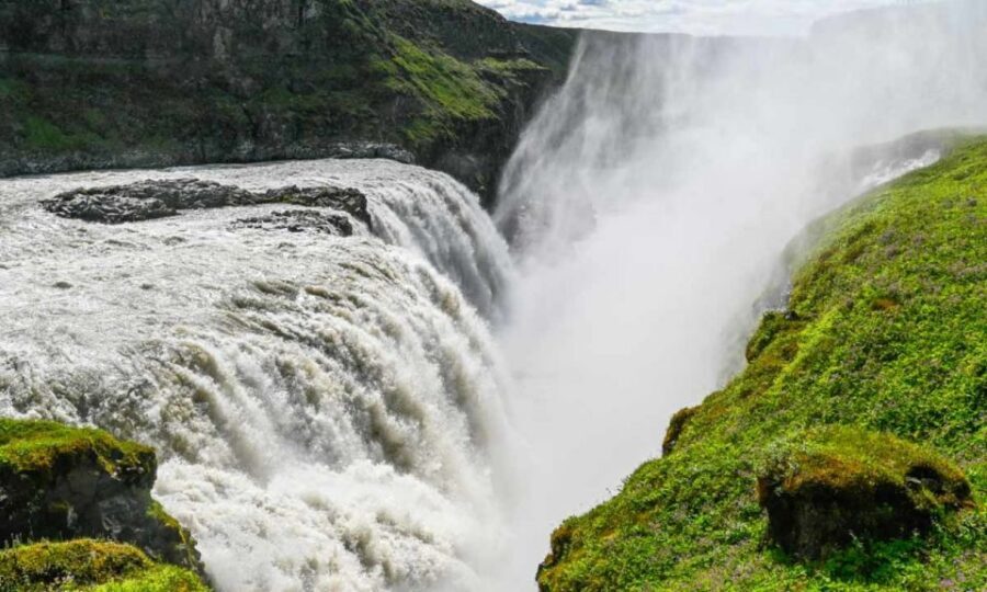From Reykjavik: Full Day Whale Watching & Golden Circle Tour - Geysir: timing your photos with 5–10 minute eruptions