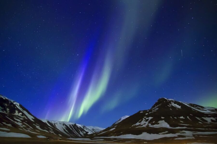 From Reykjavik: Golden Circle and Northern Lights Tour - Northern Lights Hunt: Timing, Patience, and Camera Setup