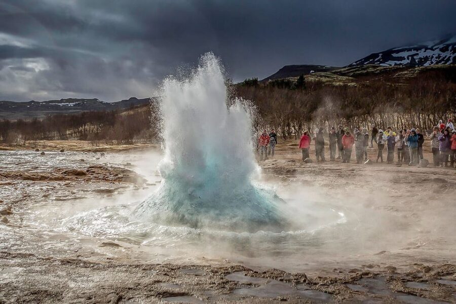 From Reykjavik: Golden Circle Full-Day Tour - Geysir Hot Springs and Strokkur eruptions: how to time your photos
