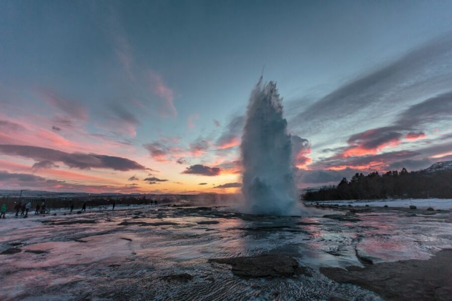From Reykjavík: Golden Circle & Northern Lights Combo - Guides Matter: The Fun Plus the Facts