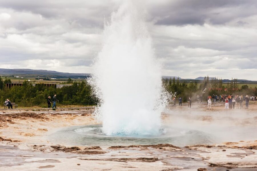 From Reykjavík: Golden Circle Tour and Silfra Snorkeling - Two continents under your feet: What Silfra is really like