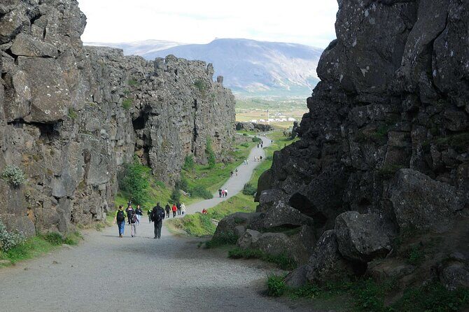 German-speaking Private Golden Circle Tour - Þingvellir National Park: tectonic plates meet history