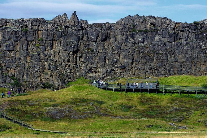 Golden Circle Day Trip with Fridheimar Greenhouse visit from Reykjavik - Gullfoss: the walk, the power, and why timing matters
