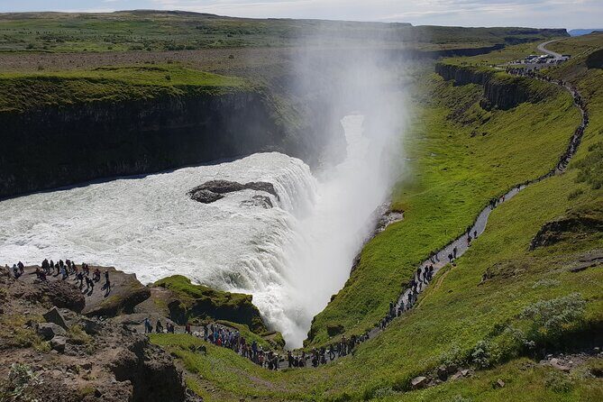 Golden Circle, Kerid Crater & Geothermal Lagoon -Small Group Tour - Stop One: Thingvellir National Park and the Plates You Can Walk Between