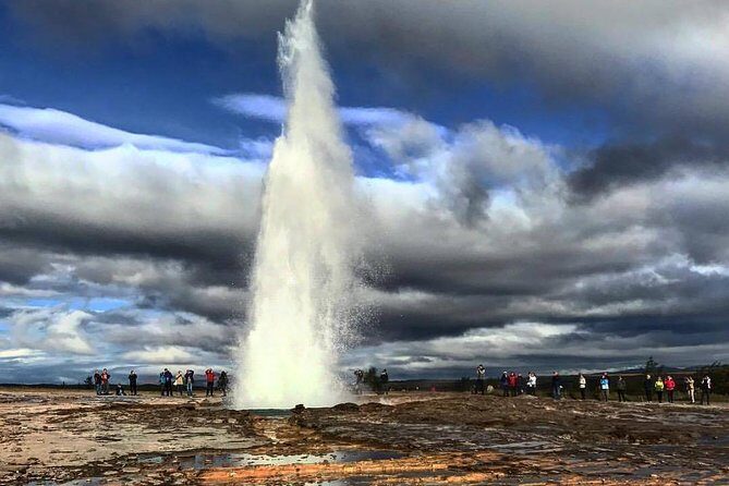 Golden Circle & Secret Lagoon & Friðheimar (lunch included) - PRIVATE TOUR - Thingvellir National Park: Rift Valleys and the Öxarárfoss Walk