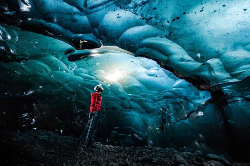 Iceland 3-Day Tour Golden Circle, Glacier Lagoon, & Ice Cave - Golden Circle Day: Thingvellir plates, Geysir eruptions, Gullfoss power