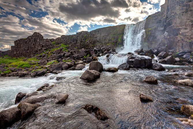 Private Golden Circle & Secret Lagoon tour from Reykjavik - Kerið crater lake: a quick volcanic stop with red caldera color