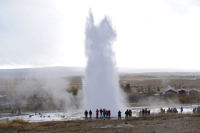 Private Golden Circle Tour in Iceland With 5+ Attractions - Þingvellir National Park: walking the tectonic cracks in about 30 minutes