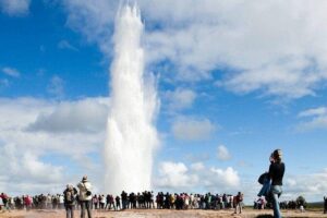 Reykjavik: Golden Circle and Northern Lights Small-Group Tour - Þingvellir National Park: tectonics and politics in the same breath