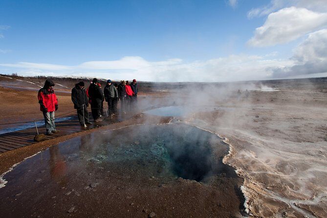 Reykjavik: Golden Circle and Northern Lights Small-Group Tour - Geysir and Strokkur: how to time your photos without losing your mind