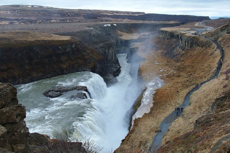 Reykjavík: Golden Circle, Bruarfoss, and Kerid Crater Tour - Geysir geothermal area: warm air, hot rocks, and Strokkur timing