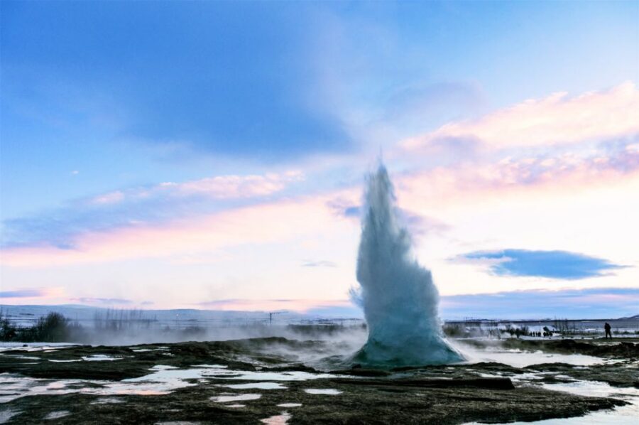 Reykjavik: Golden Circle Full-Day Tour with Kerid Crater - Gullfoss Waterfall: Getting the Mist Without Rushing
