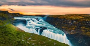 Reykjavik: Golden Circle, Tomato Farm and Kerið Crater Tour - Þingvellir National Park: tectonic plates and the first walk
