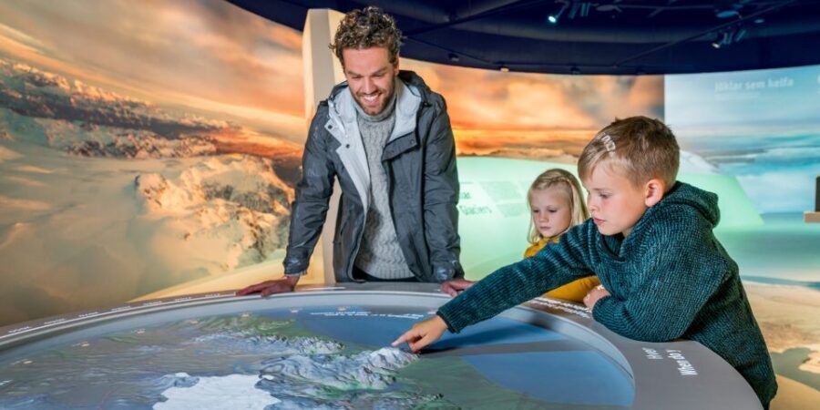 Reykjavík: Golden Circle Tour & Perlan Museum Tour - A 10-hour mix of geothermal classics and Perlan’s dome museum