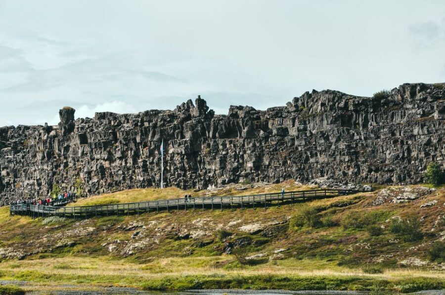 Reykjavík: Golden Circle Tour & Perlan Museum Tour - Þingvellir National Park: tectonic plates you can actually see