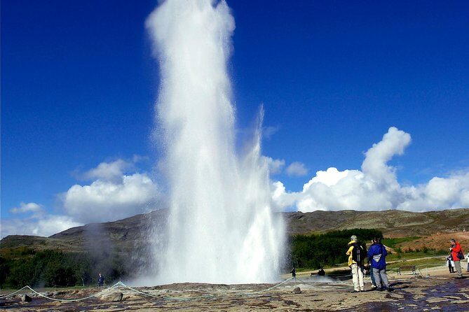 The Golden Circle Guided Bus Tour from Reykjavik - The bus experience: views, Wi-Fi, audio, and group rhythm