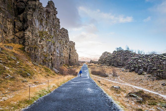 The Golden Circle & Northern Lights Guided Combo tour - Golden Circle stop 1: Þingvellir National Park and the Mid‑Atlantic Ridge